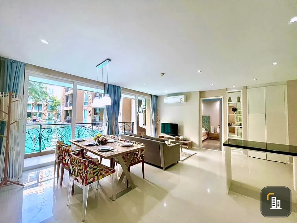 For sale: Atlantis Condo Resort Pattaya (Jomtien), very large room, pool access, open balcony, step right into the pool.