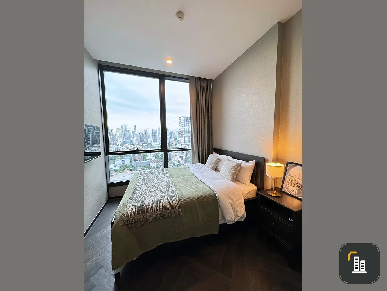 For rent: The Esse Sukhumvit 36, beautifully decorated room, well-built-in. If you don't book, you'll regret it later.