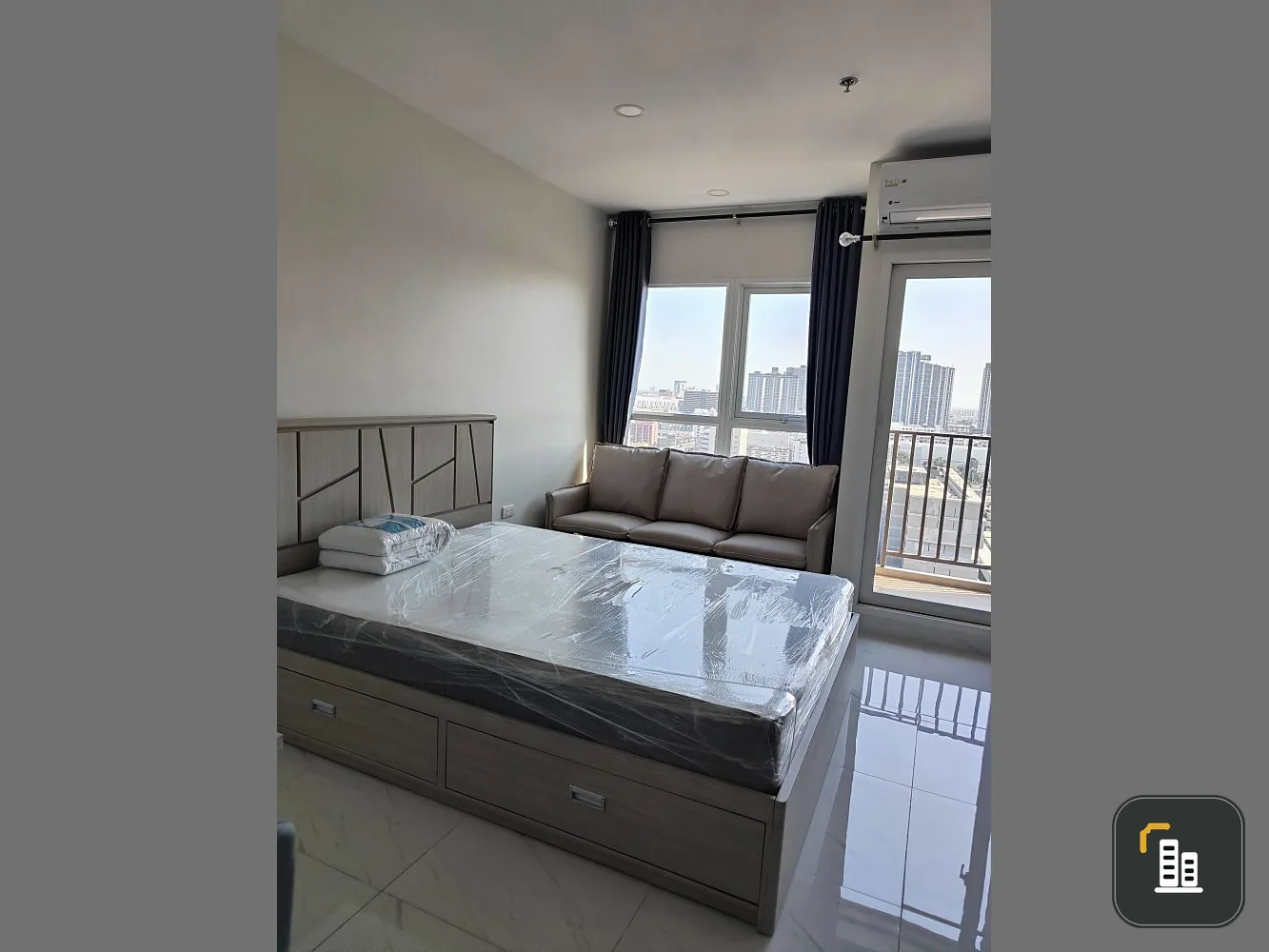 For rent Supalai Veranda Ramkhamhaeng, studio room, 17th floor, high view, great price, if you don't book, you'll regret it.