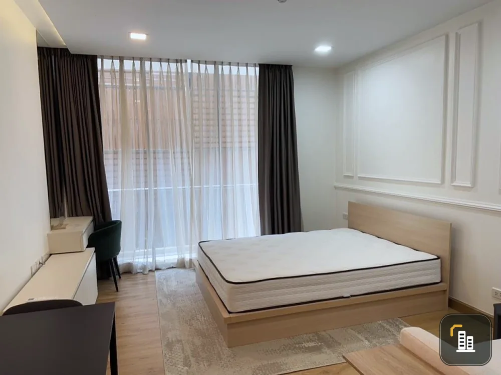 For sale: Quad Sathorn, 2nd floor, nice room, comes with complete furniture and electrical appliances. Reserve now, urgently.