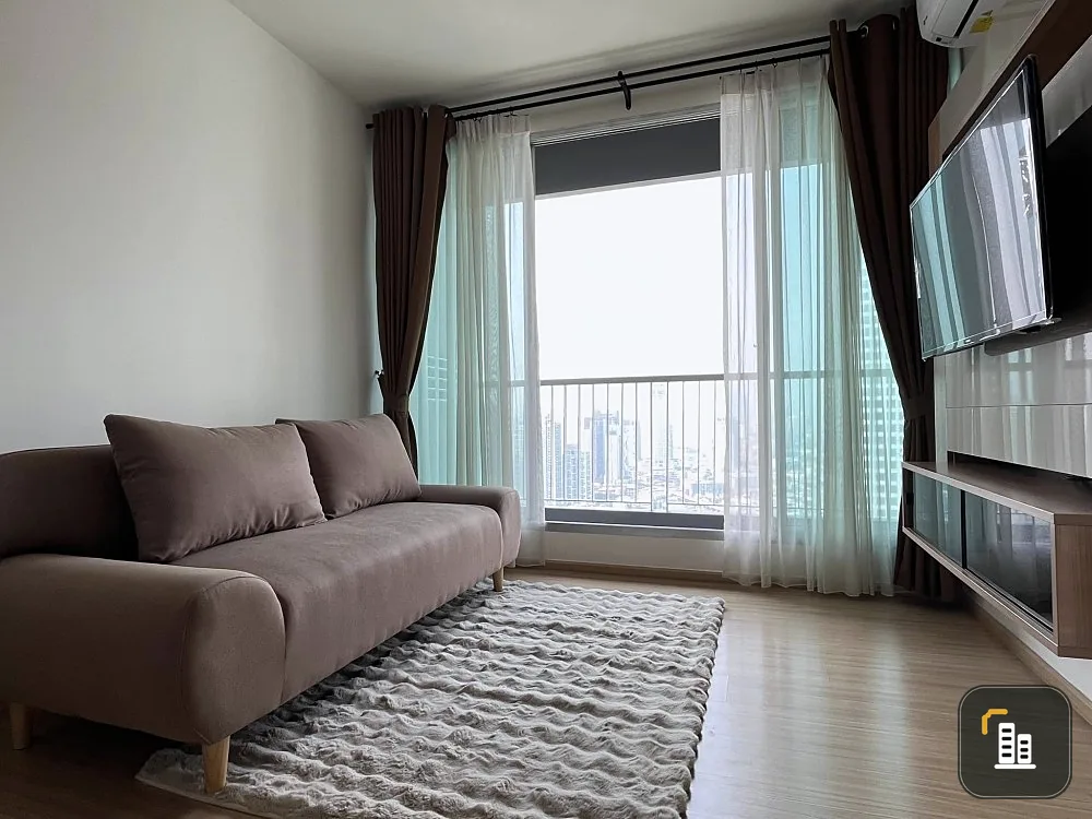 For rent: Condo Rhythm Sukhumvit 50, spacious room, lots of usable space, comes with a bathtub, must book now.