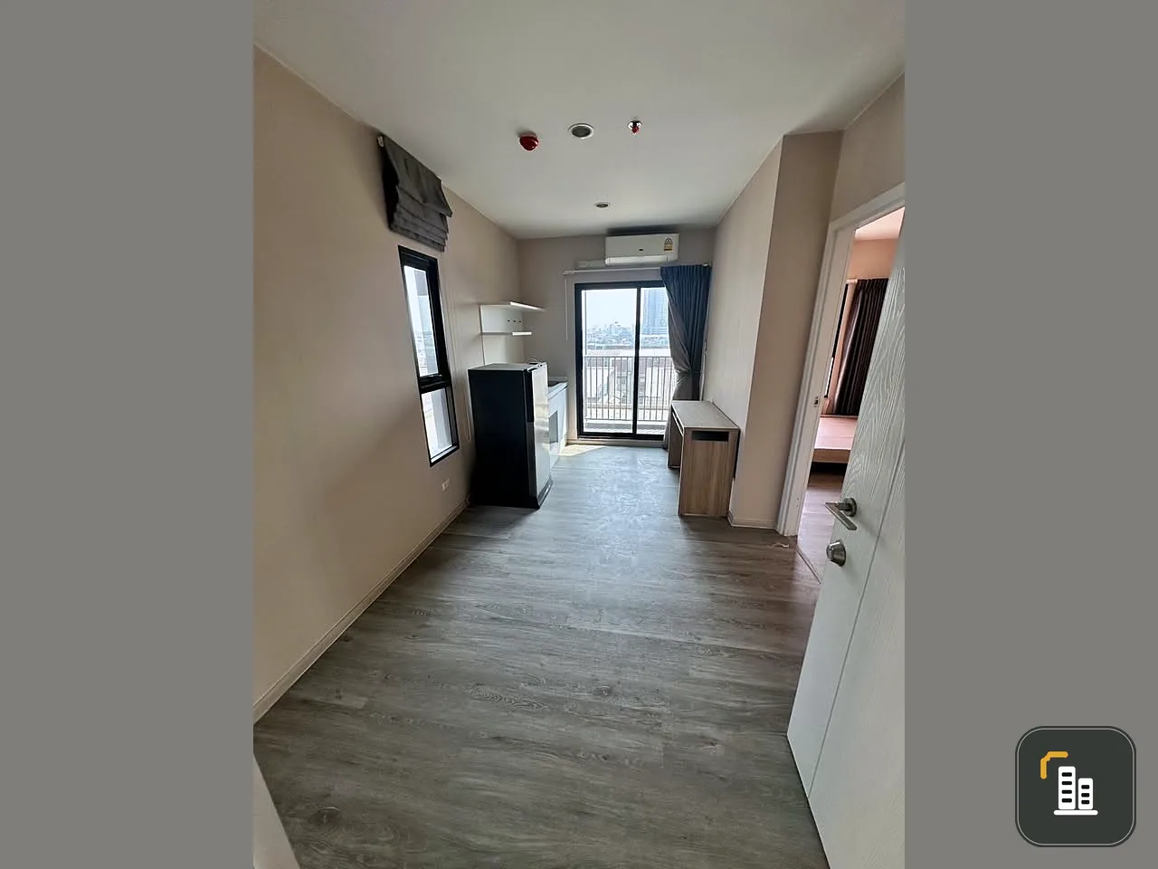 For sale: Plum Condo Central Station, 6th floor, IKEA view, no one next to it, no blocked view, reserve now, don't wait.