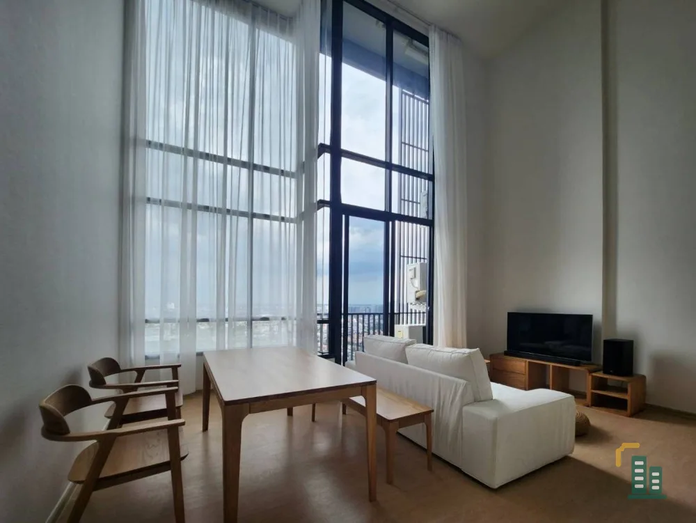 For rent Maru Ekkamai 2, duplex condo, pets allowed, high floor, corner room, quiet, beautiful, very luxurious, book now