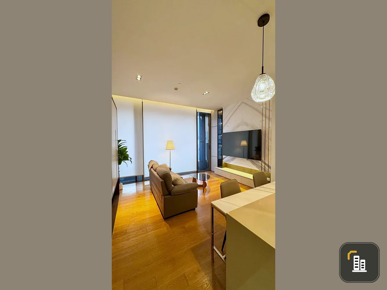 Condo for rent, Saladaeng One, 7th floor, corner room, very private, fully furnished and decorated with marble throughout the room, urgent