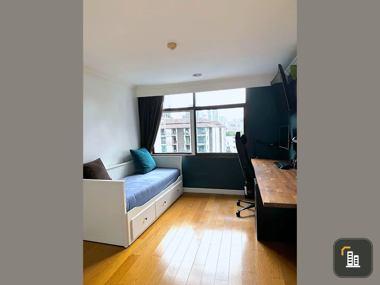 Condo for rent, Pearl Residence Sukhumvit 24, large room, suitable for a family, complete here, must book now.