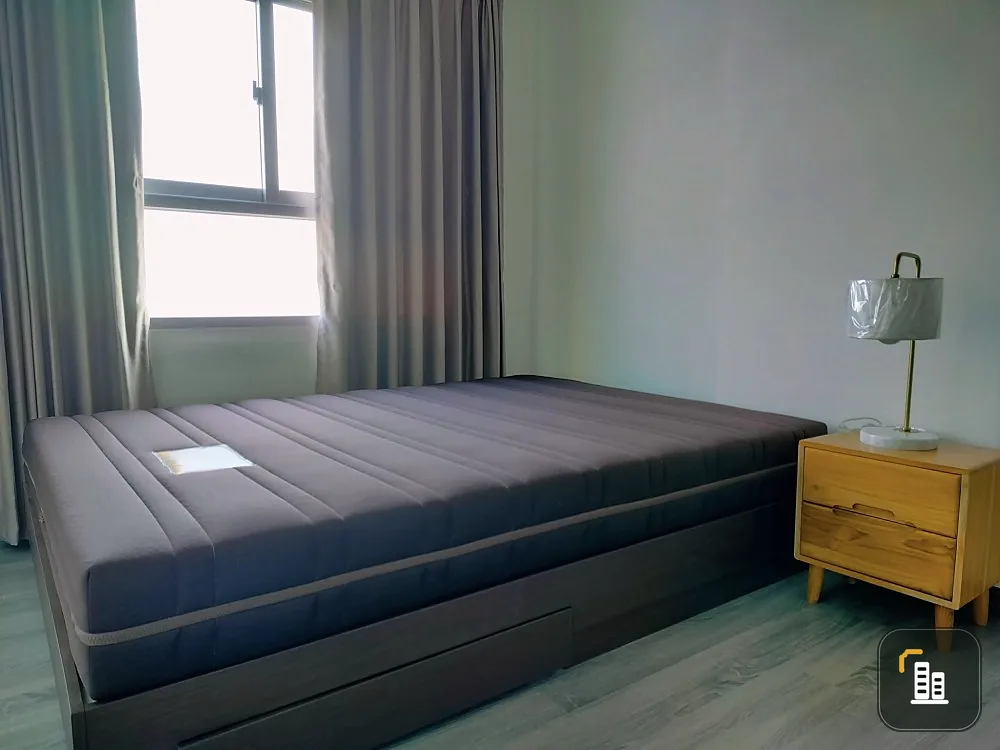 Condo for rent: The Trust @ BTS Erawan, 28th floor, high view, great price, I must say you must not miss it.
