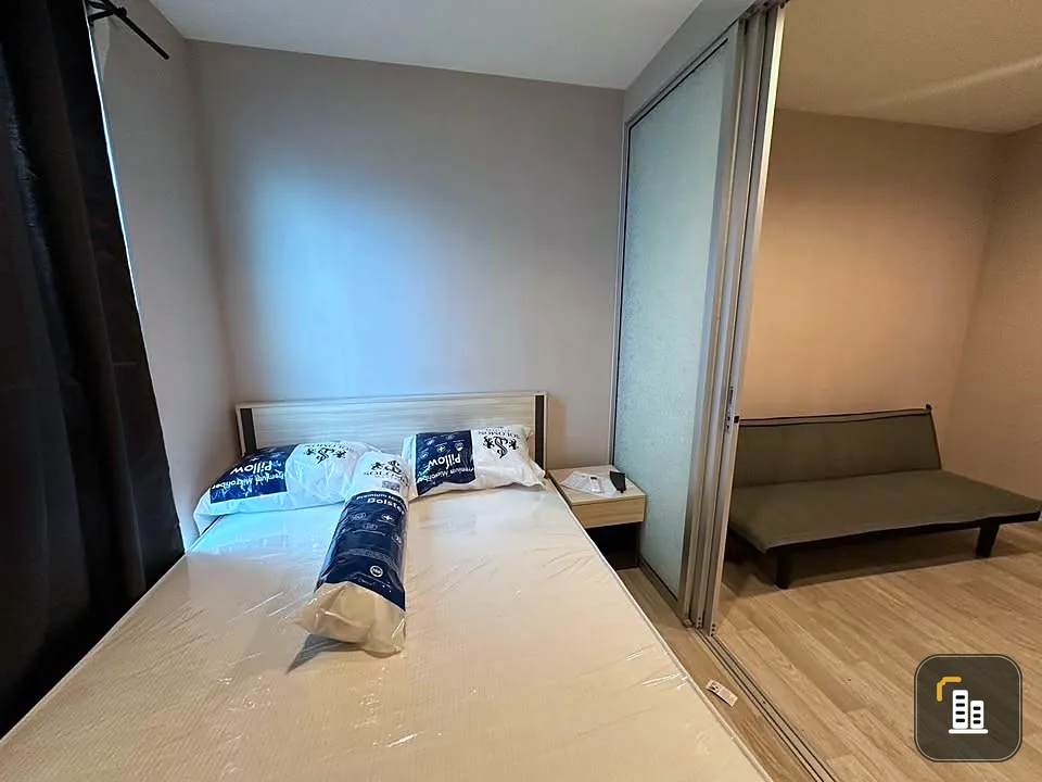 For sale: Plum Condo Chokchai 4, complete with electrical appliances and furniture. Just bring your bags and move in.