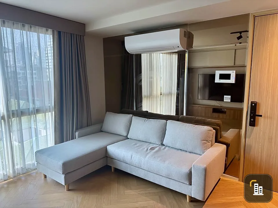 For rent S 47 Sukhumvit, room on the 6th floor, north side, lots of usable space, fully furnished, don't miss it.