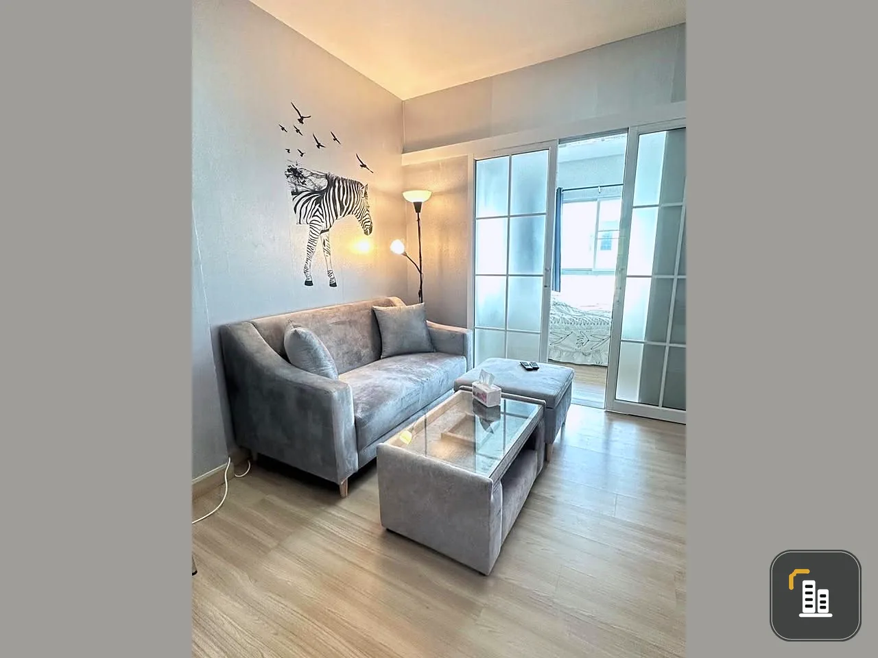 For sale: The Kit Sukhumvit 113, wallpapered throughout the room, simply decorated but looks great, hurry and reserve now!