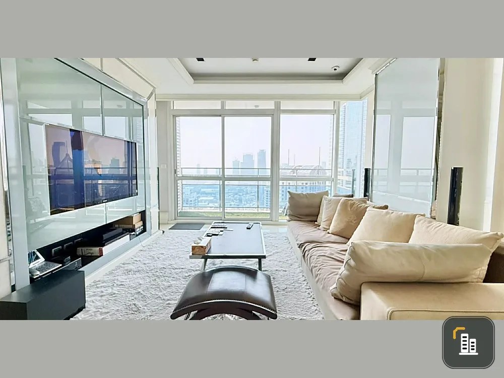 For rent Athenee Residence, corner room with privacy, lots of usable space. I must say that you must hurry to book.