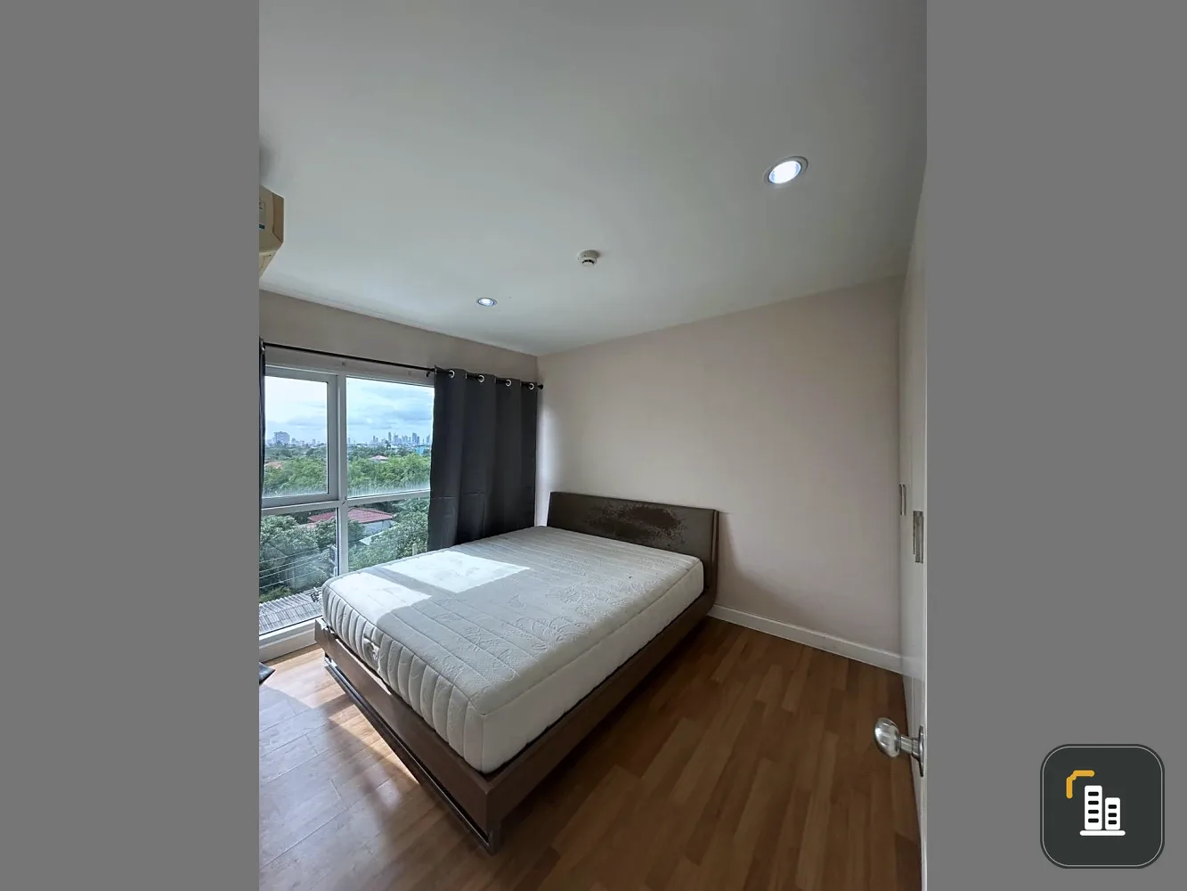 For sale, for rent, Metro Park Sathorn Condo, spacious room, lots of usable space, affordable price. I must say you must book.