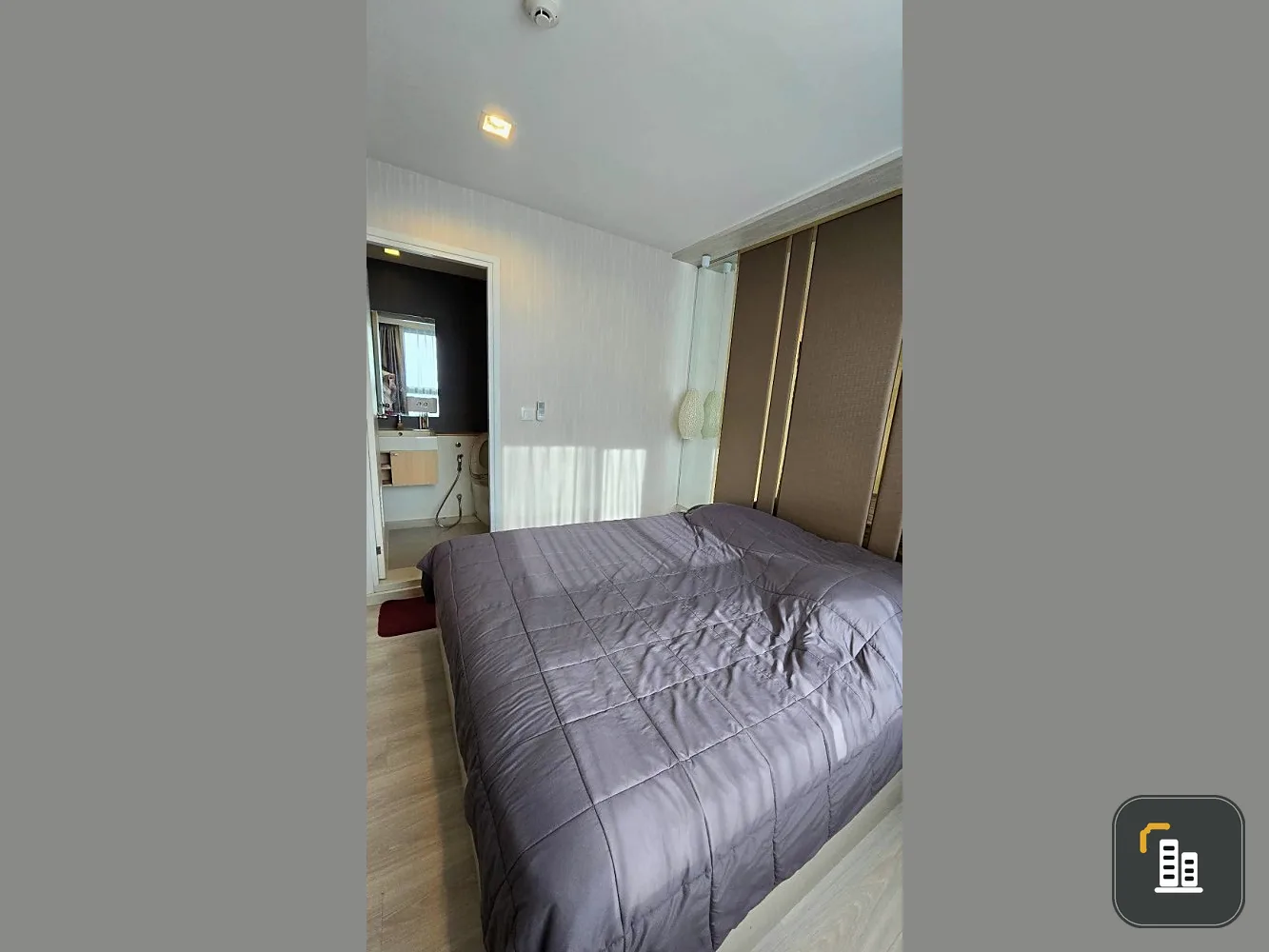 Condo for sale, Skyline Ratchaprarop, 21st floor, Chao Phraya River view, has a balcony, can be the owner now.