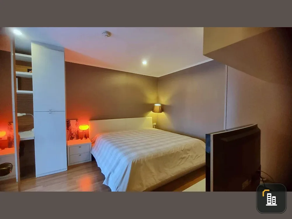 For sale: Lumpini Place Pinklao, 2 bedrooms, 2 bathrooms, pool view, fully furnished, very beautiful room, new condition, hurry up and grab it.