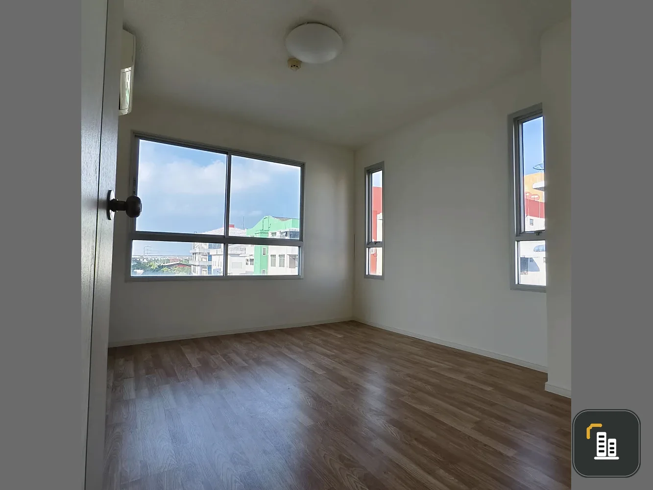 For sale: Lumpini Ville On Nut Lat Krabang 2 condo, empty room, not too expensive. Room decorating enthusiasts shouldn't miss this.