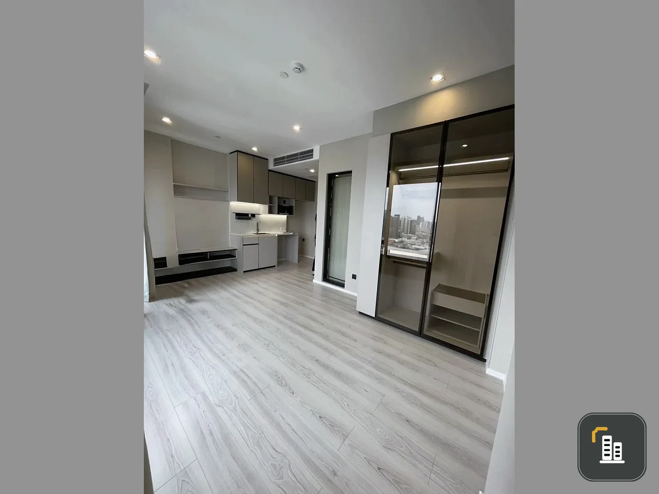 For sale: The Room Phayathai, 29th floor, very high, Rama 9 view, live in the heart of Phayathai, peaceful and more private than anyone else, hurry an