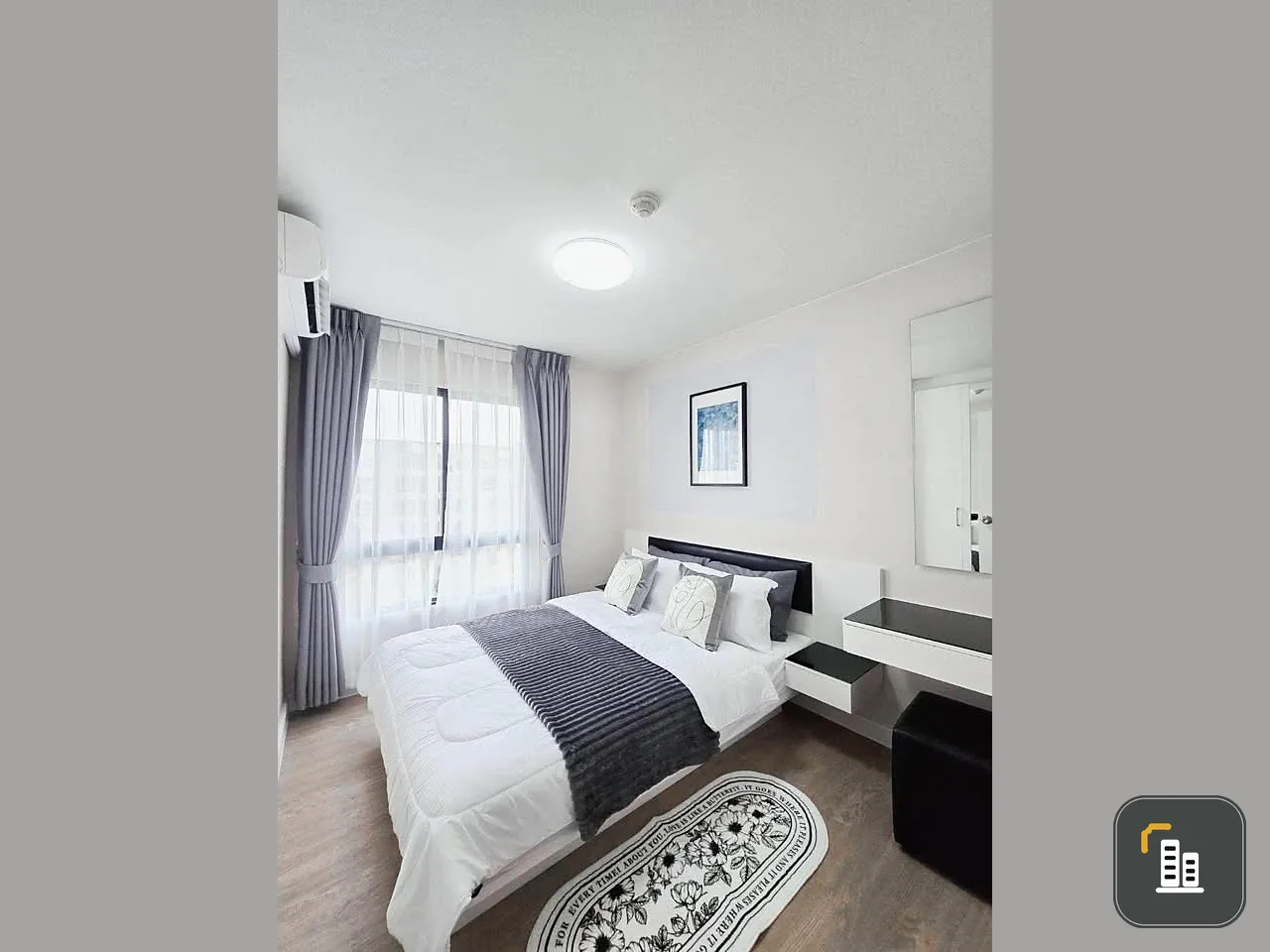 For sale: I Condo Sukhumvit 105, fully furnished condo, very bright room, beautiful natural light, ready to move in immediately!