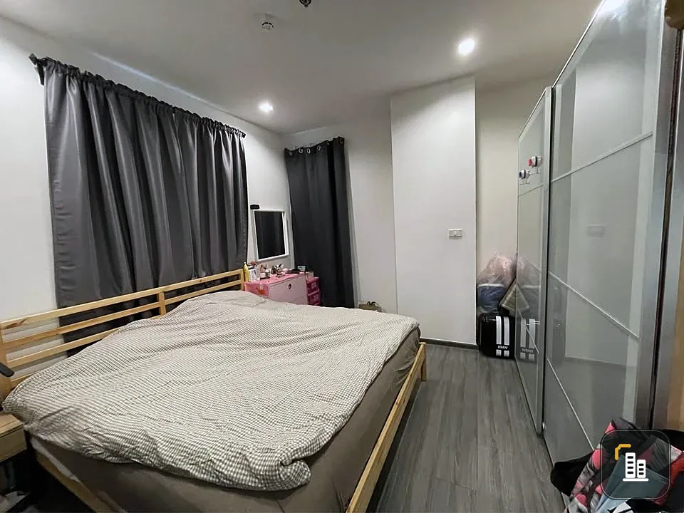 For sale: The Rich @ Sathorn-Taksin, a quality community condo, 6th floor, corner room, garden view, lots of usable space, hurry and reserve now.