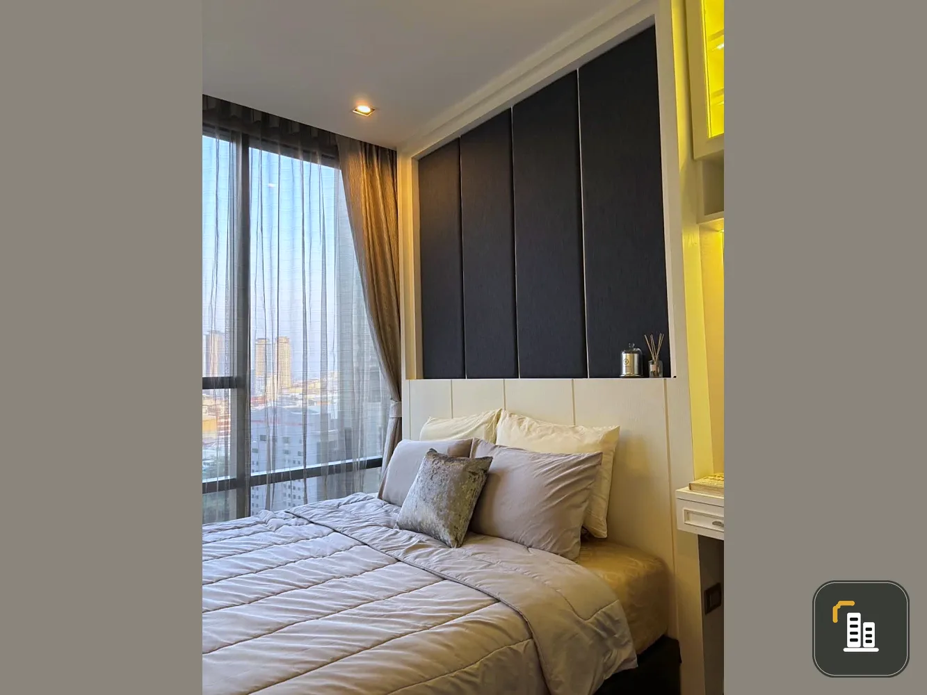 For sale: The Bangkok Sathorn, 14th floor, fully furnished, with private elevator. CBD city view. You will regret it if you miss it.
