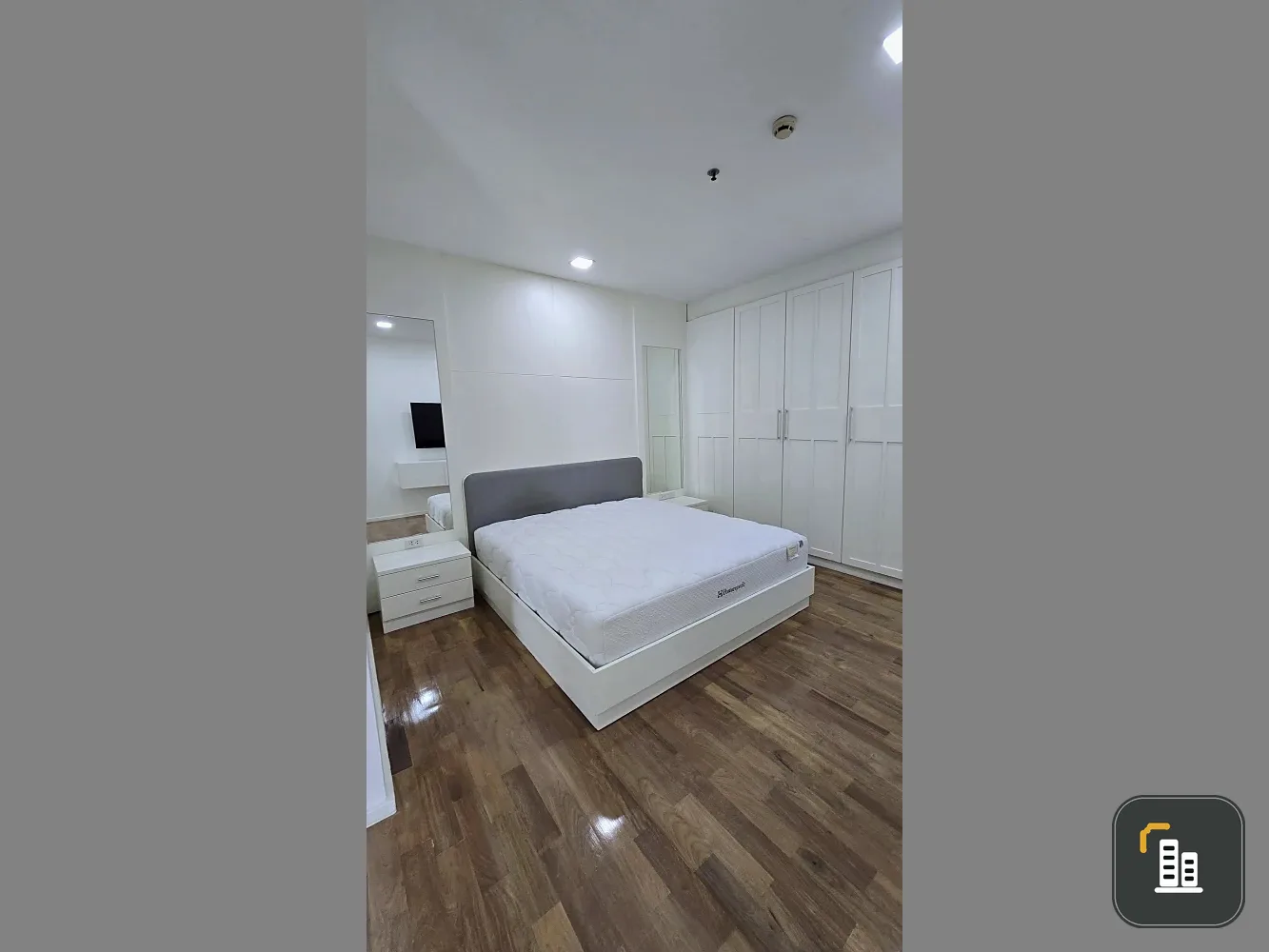 For rent: Noble Aura, large room, comfortable, lots of usable space, complete facilities, book now.