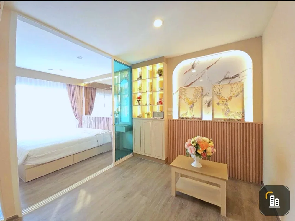 For rent: Regent Home Bangna, 11th floor, pool view, fully furnished room, ready to move in, reserve now, urgently.