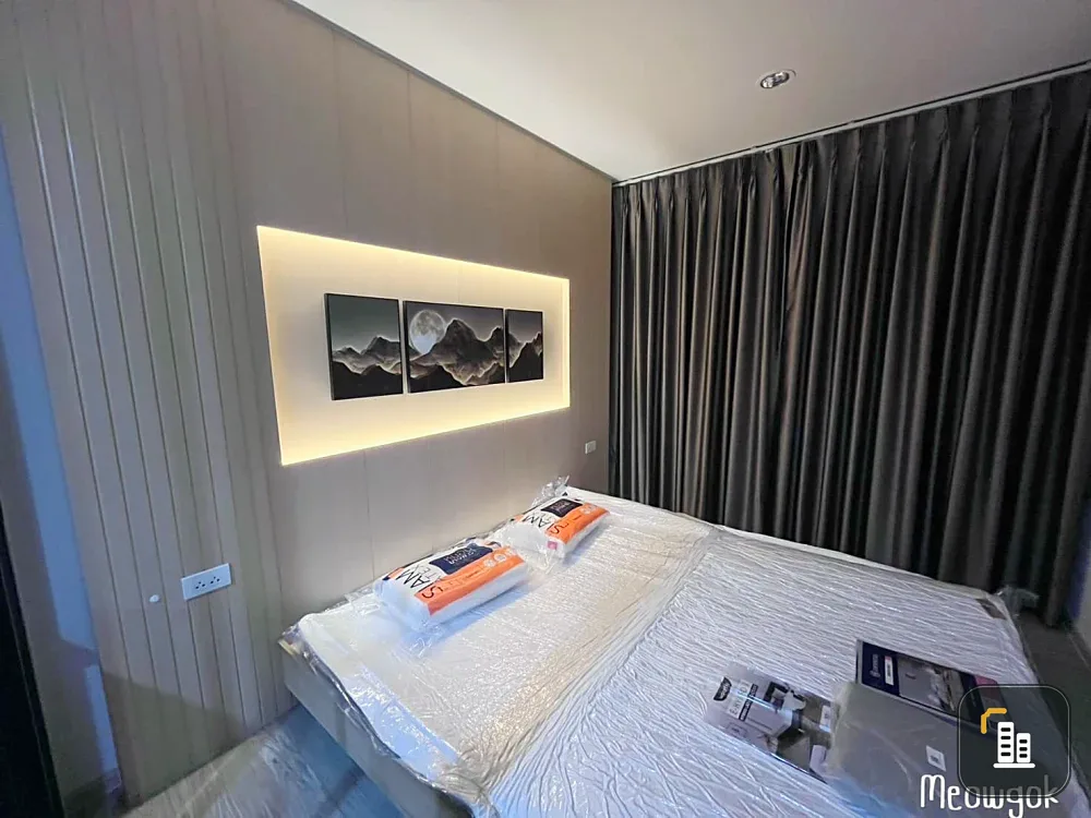 Condo for rent RYE Hua Mak 1 room, beautifully decorated, well-built-in, everything is complete here. You must hurry to reserve it.