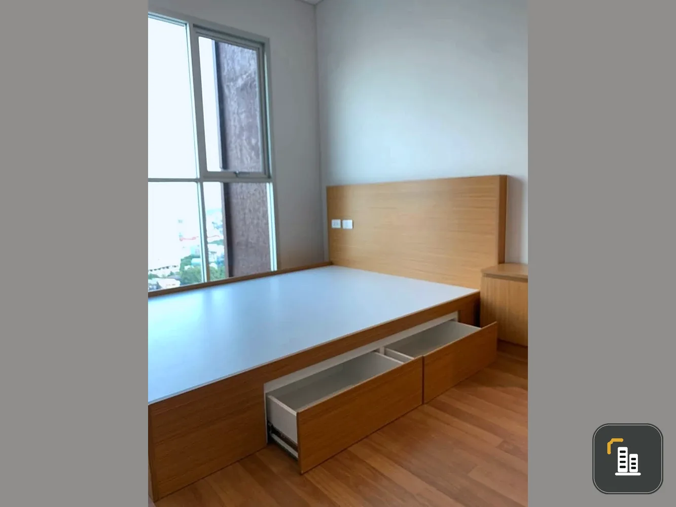 For rent: Lumpini Place Ratchada-Sathu, 28th floor, fully furnished, nice to live in, reserve now, urgently.