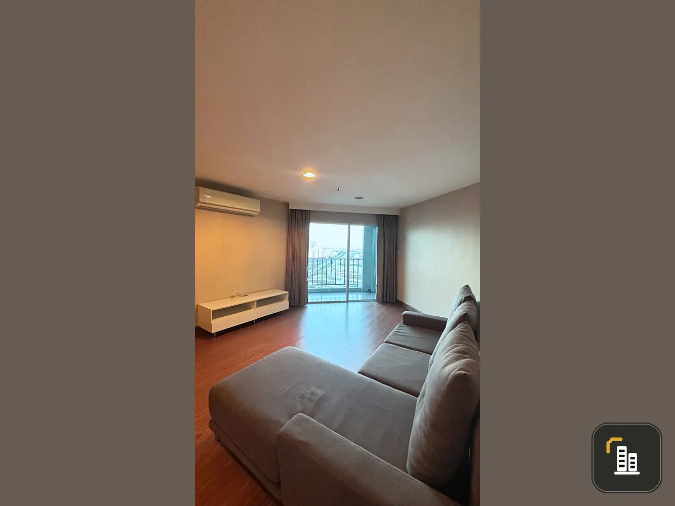 Urgent sale! Condo Belle Grand Rama 9, empty room, not too expensive. Room decorating lovers, don't miss out!
