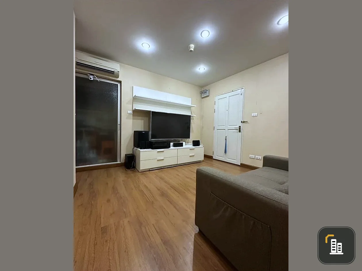 For sale: Zenith Place Add Huai Khwang, 3rd floor, spacious room, comfortable, not cramped. Don't just look, hurry and reserve now!