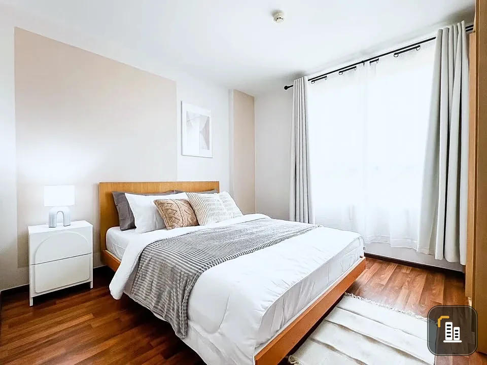 For sale/rent: U @ Huamak Station, a room decorated in bright white tones, very comfortable to the eyes, very nice to live in, fully furnished