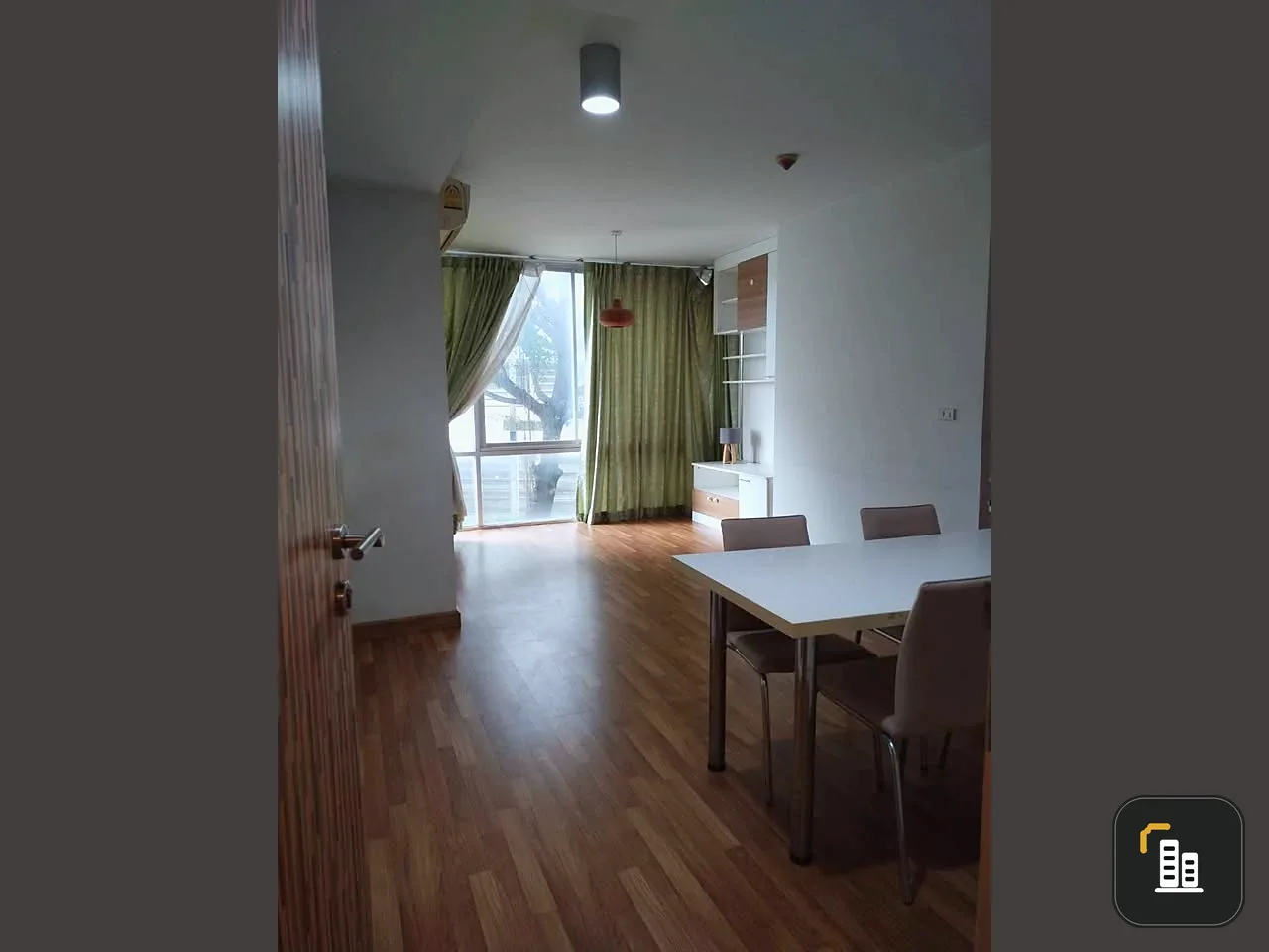 For sale: The Iris Rama 9-Srinakarin, 2nd floor, corner room, swimming pool view, lots of usable space. Must reserve like this.
