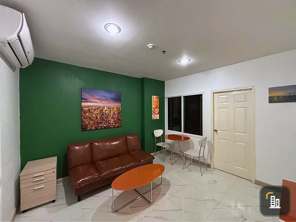 For rent: Life @ Ratchada-Huai Khwang, next to the BTS, the room has a lot of space, complete furniture, ready to move in
