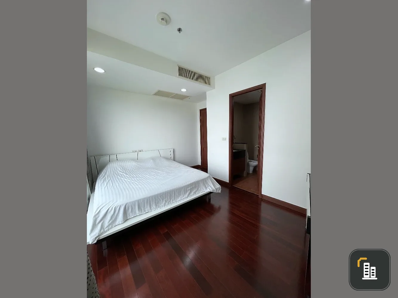 For sale: House, Ratchaprasong, 20th floor, corner room, fully furnished, book now, don't miss out.