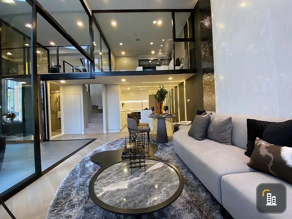 For sale: ORIGIN COURTYARD THONGLOR, 15th floor, Duplex room with 3 bedrooms, 2 bathrooms, lots of usable space. I must say you must book.