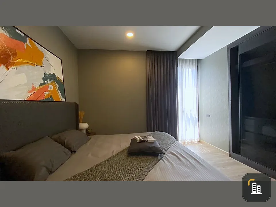 For sale: The Teak Ratchada 19, ready-to-move-in condo, fully furnished, wallpapered throughout the room, complete with electrical appliances. Reserve