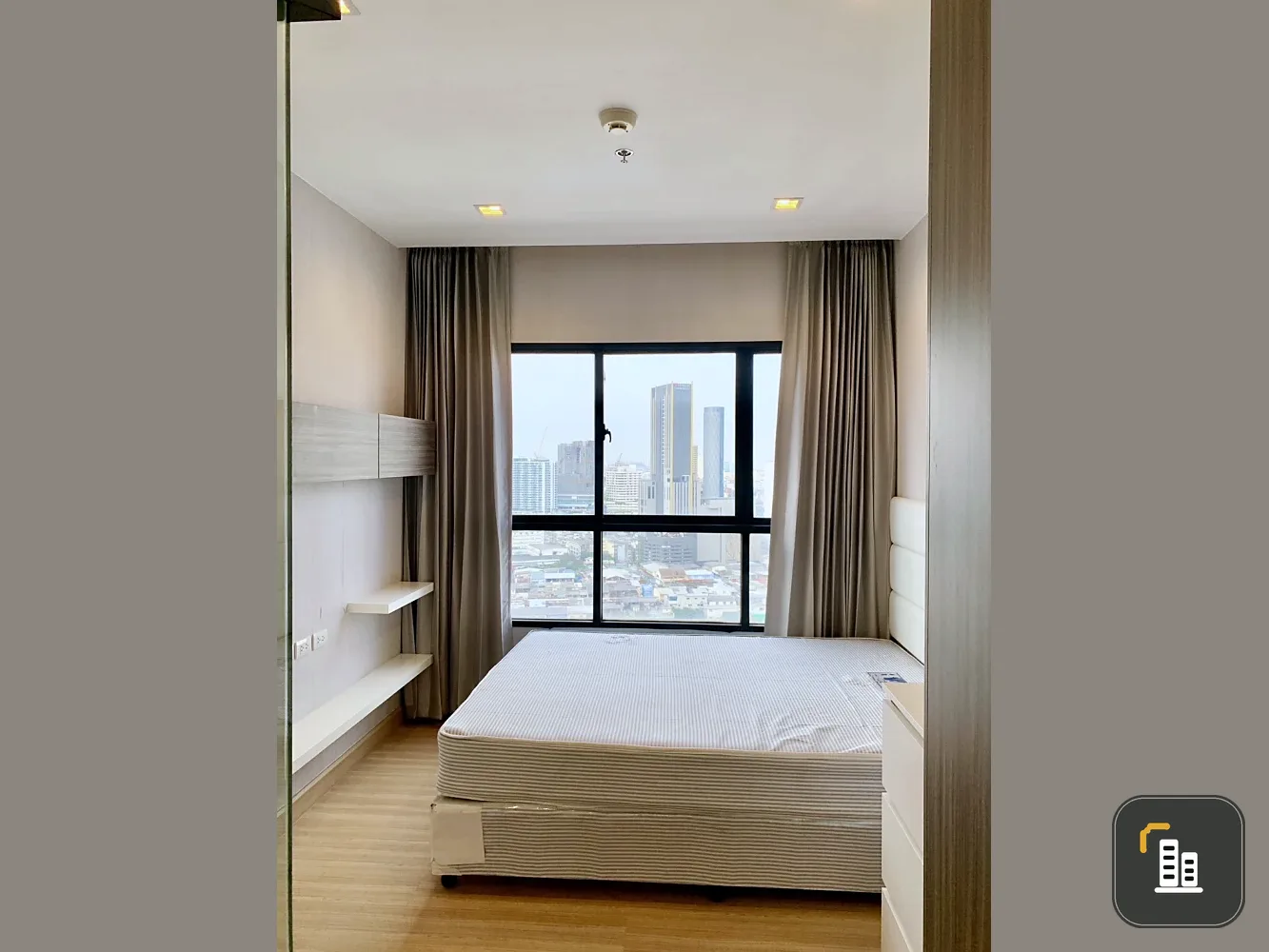 For sale, for rent!! Condo Urbano Absolute Sathorn-Taksin, furnished with built-in furniture, good price, hurry and book now!!