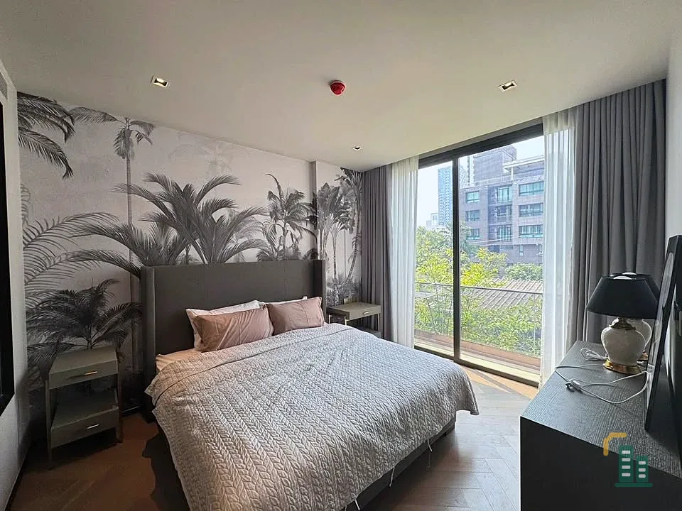 For rent: The Reserve 61 Hideaway, very large room with a long balcony along the width of the room, giving a 5-star resort-like hideaway atmosphere.