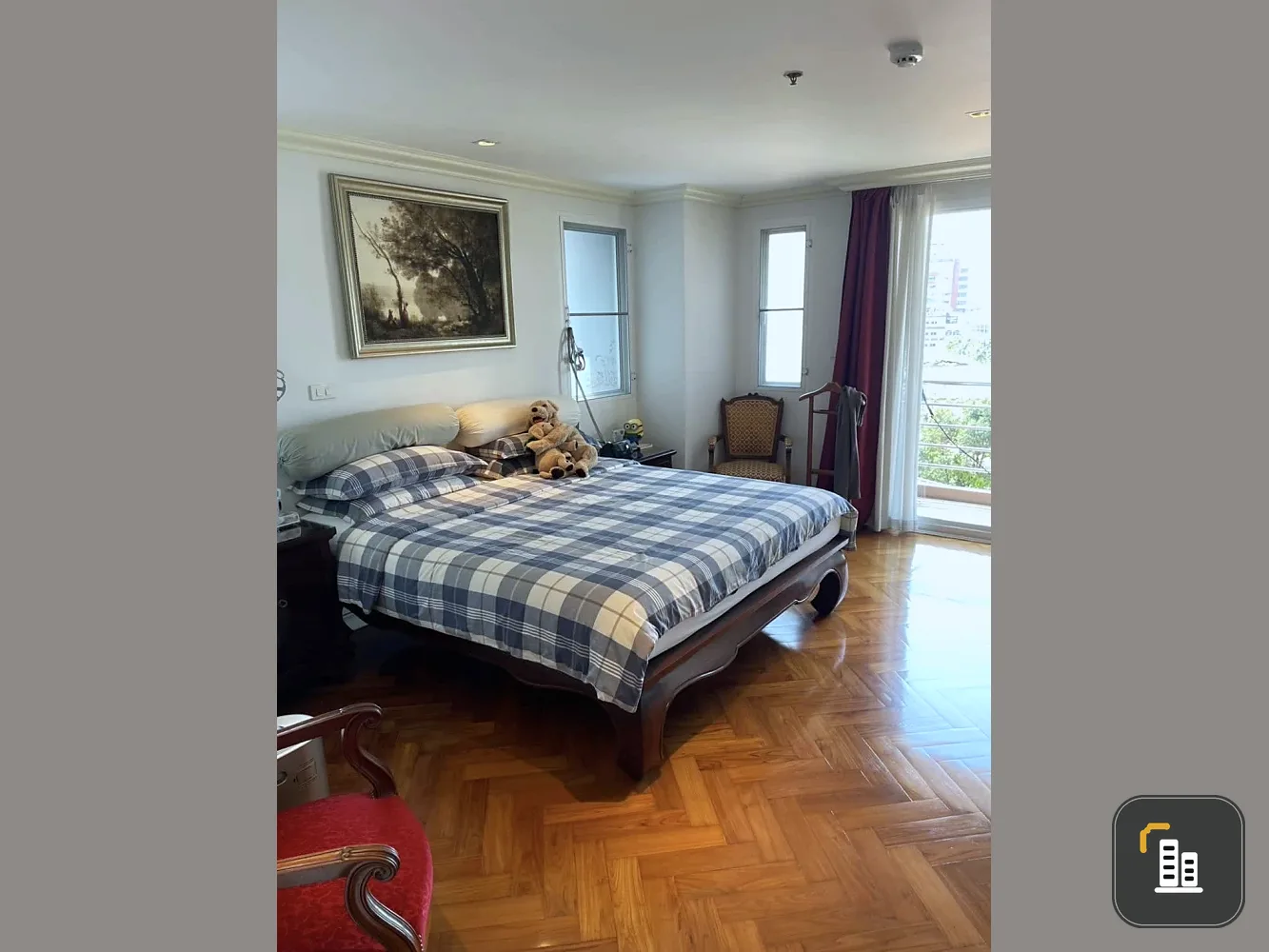Condo for sale, Serene Place Sukhumvit 24, 6th floor, corner room, 2 bedrooms, 2 bathrooms, lots of space, good quality real teak floors, hurry and re
