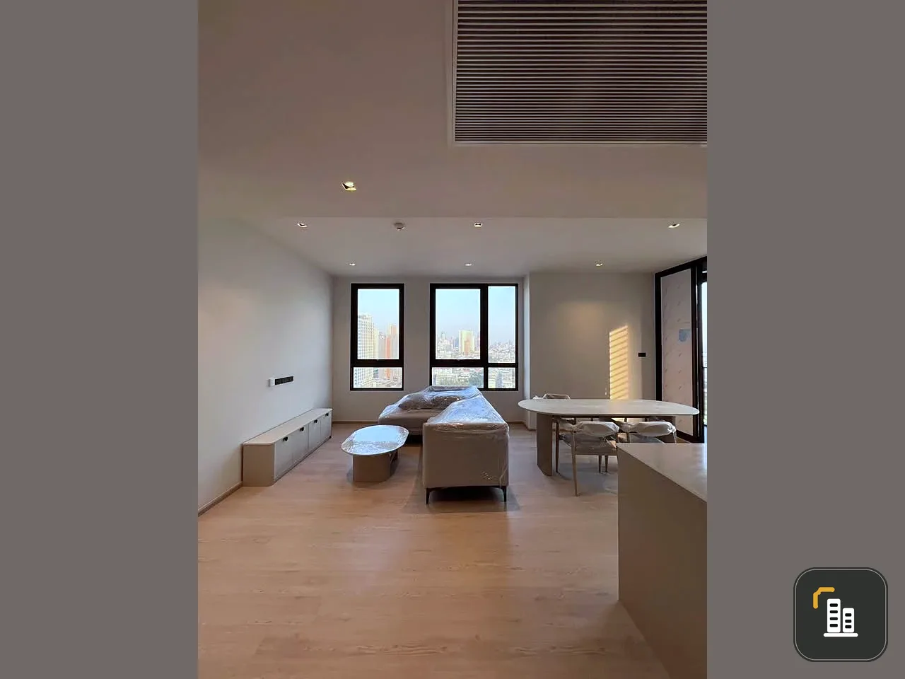 Down payment sale Reference Sathorn - Wongwianyai Condo next to Wongwian Yai BTS, spacious room, high floor, great city view, book now