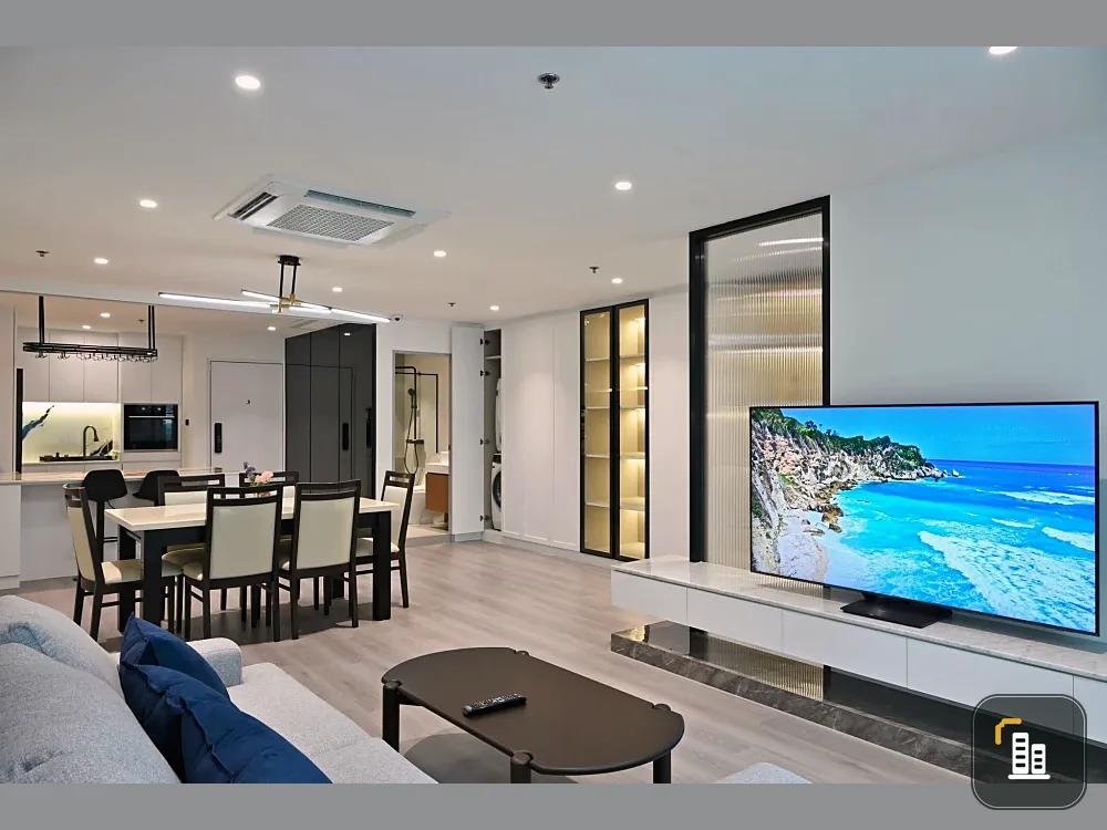 For rent Sukhumvit Living Town, lots of usable space, beautifully decorated room, stylish, complete with electrical appliances, meets all needs.