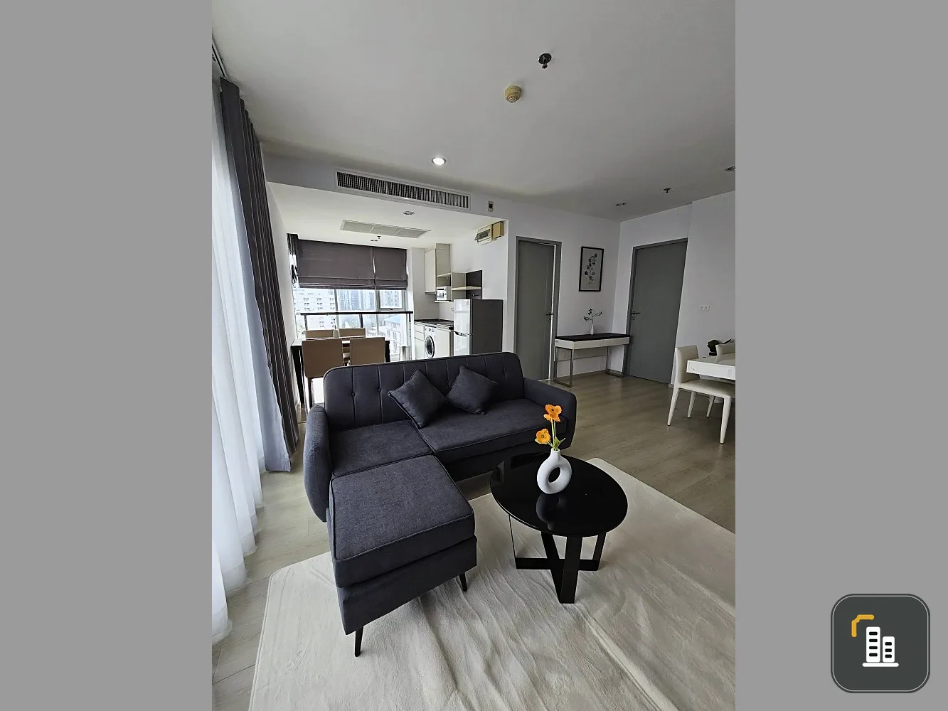 For rent: Life Ratchadapisek, 2 bedrooms, garden floor, no room opposite, quiet, not on the road, don't delay.