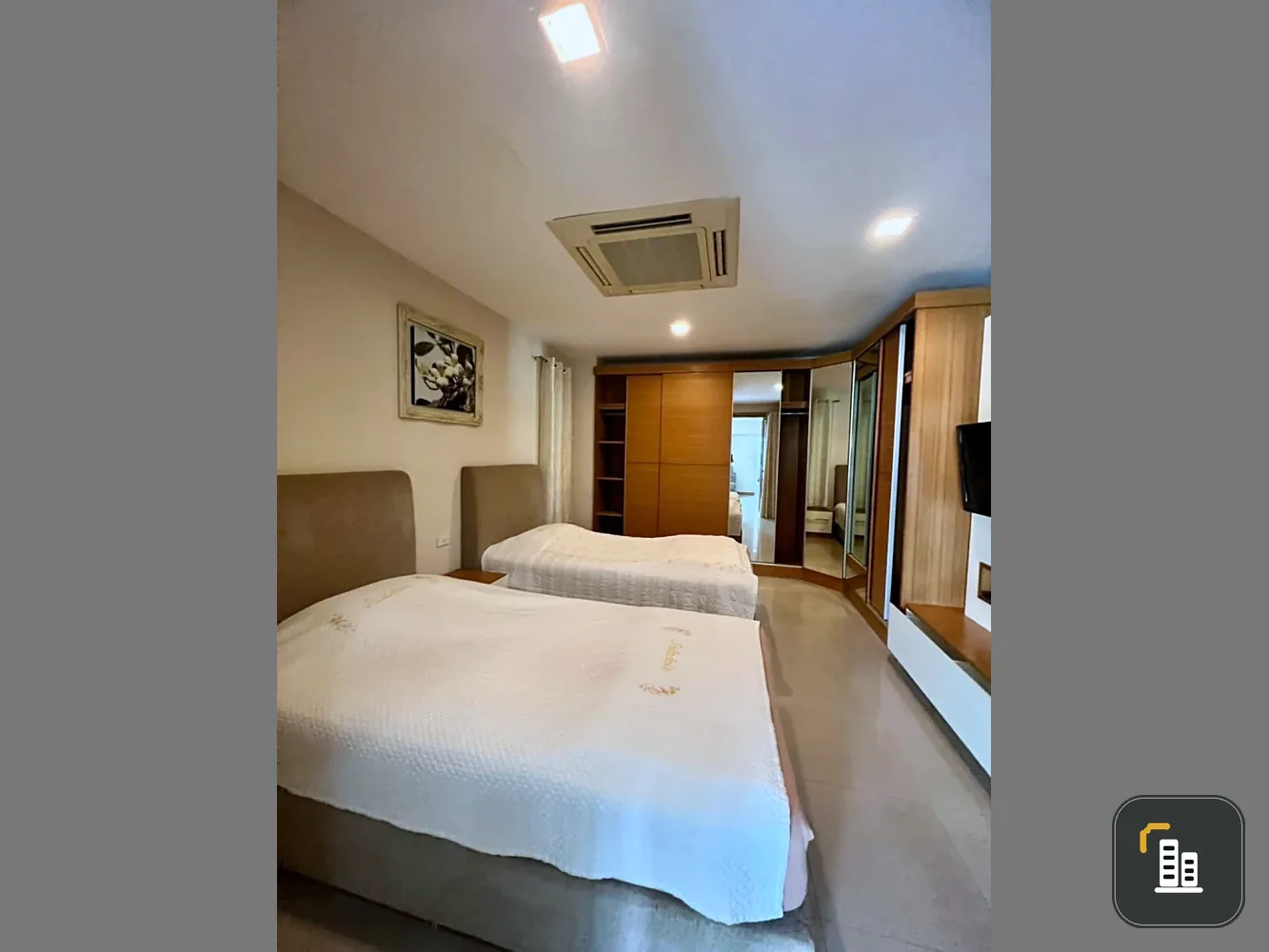 Condo for rent, Ari Place, spacious room, comes with usable space. If you don't book, you'll regret it later.