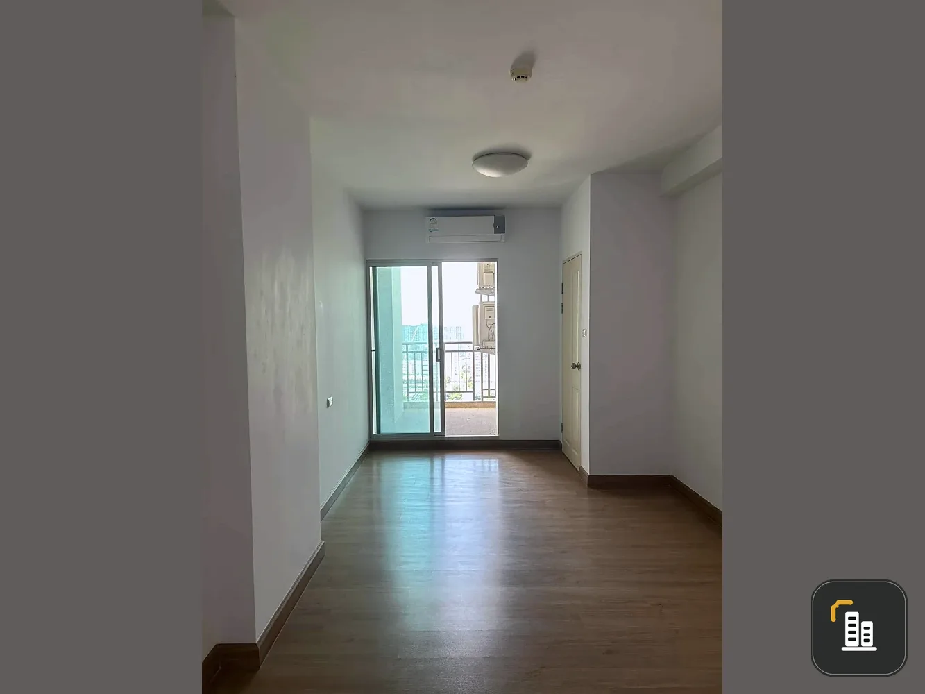 For sale: Supalai Park Ratchayothin, 26th floor, very high, great breeze, lots of room space, interested, reserve now!