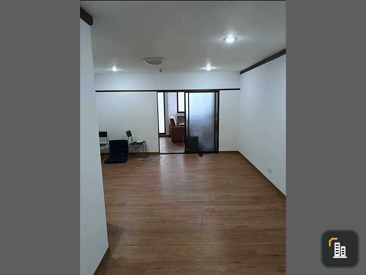 For sale: Supalai Place Sukhumvit 39, a very large usable area, very spacious, airy and open, beautiful city view, meets all needs.