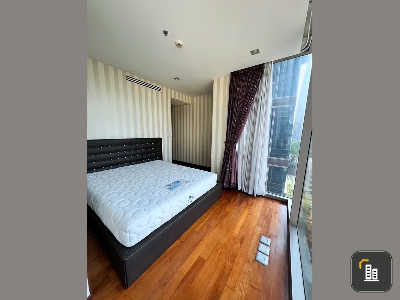 Urgent sale: Condo Ashton Morph 38, 11th floor, open view, few units, privacy. Buy now!