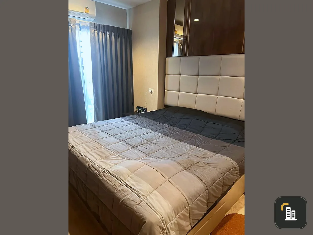 For sale: Ideo Sathorn-Wongwian Yai with built-in wallpaper, amazing built-in decorations, lots of usable space. If you're slow, you'll miss out.