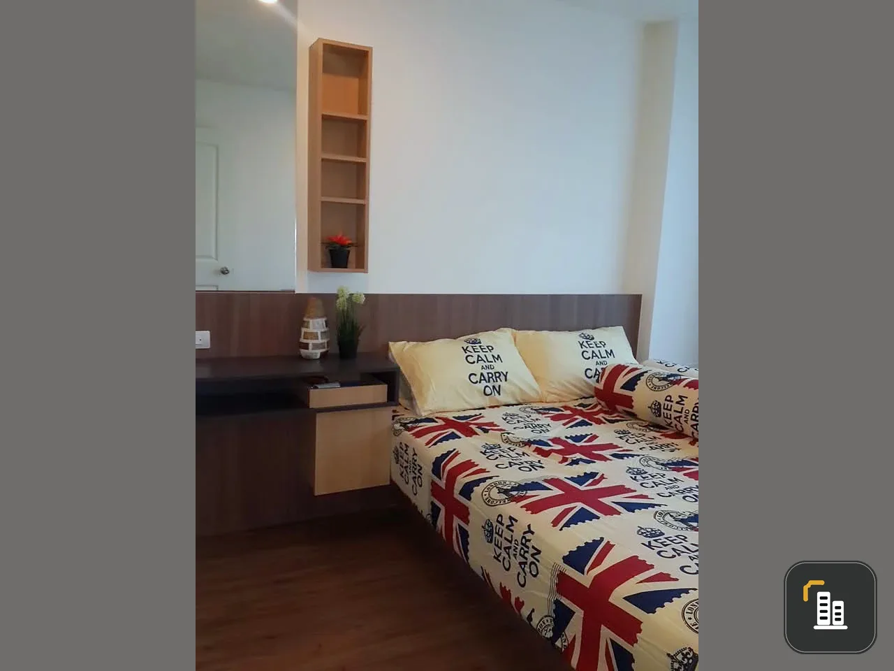 For sale: U Delight Ratchadaphisek, 3rd floor, size 31 sq m., comes with furniture and electrical appliances, just bring your own and move in.