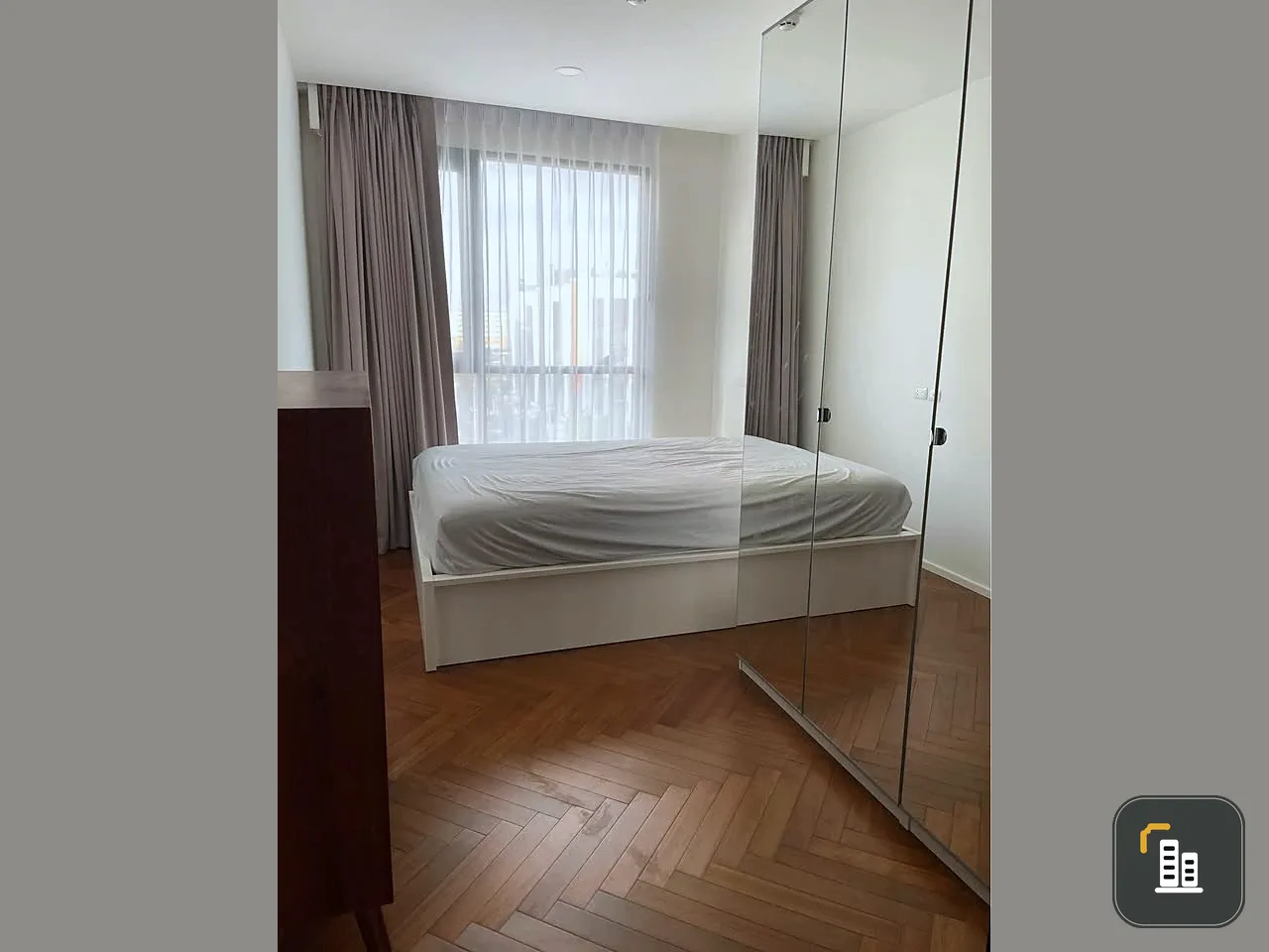 For rent: Knightsbridge Collage Sukhumvit 107, beautiful room, decorated in a warm Mid-Century style, fully furnished, ready to move in, book now.