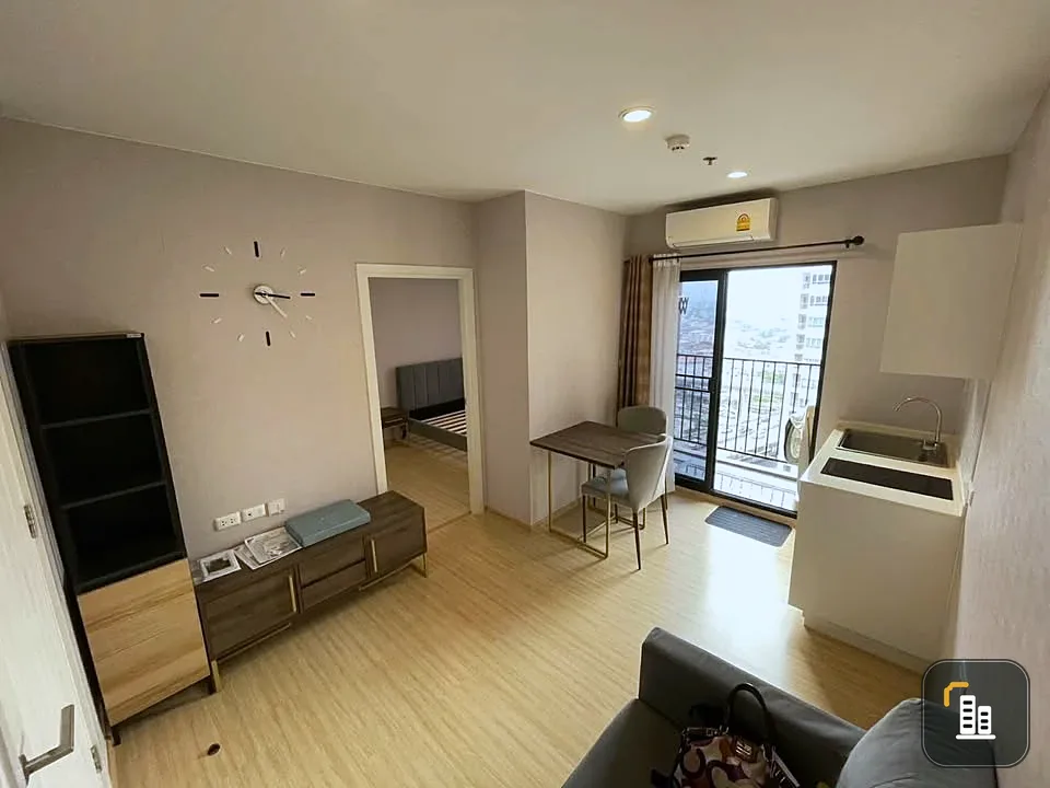 For sale Plum Condo Pinklao Station, quiet room, no noise disturbance even though it is located next to the main road, high floor, beautiful city view