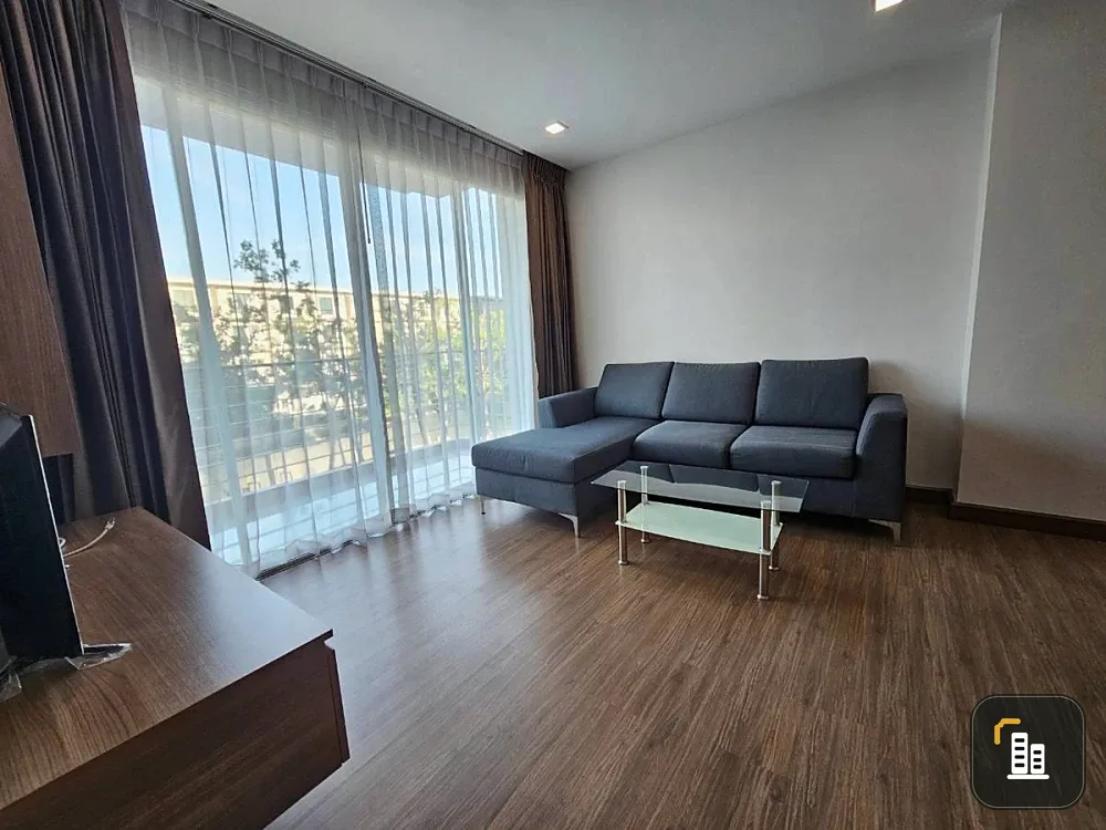 For rent Green Lake Condo Sriracha, spacious room, comes with usable space, good price, hurry and book now.