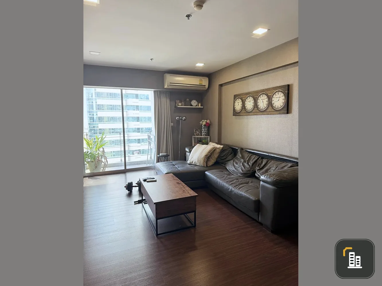 For sale: My Resort Bangkok, 2 bedrooms, 1 bathroom, fully furnished, city view, wallpaper throughout the room, don't miss out.